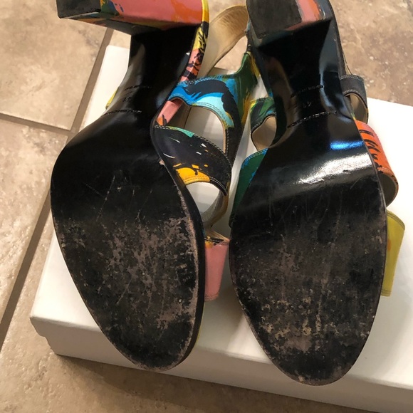 Very Good. Moderate scuffs at sole - Picture 4 of 6